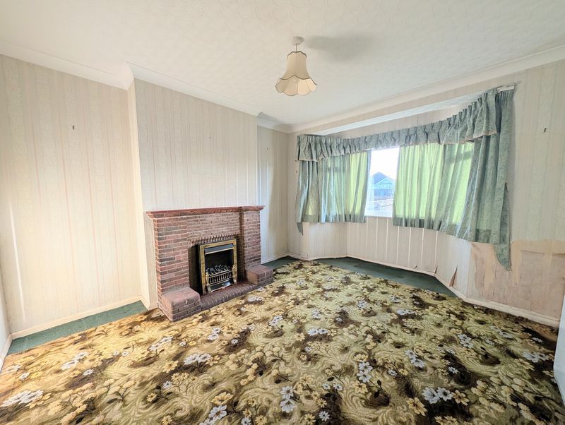 Property photo 3 of 18 Lounge