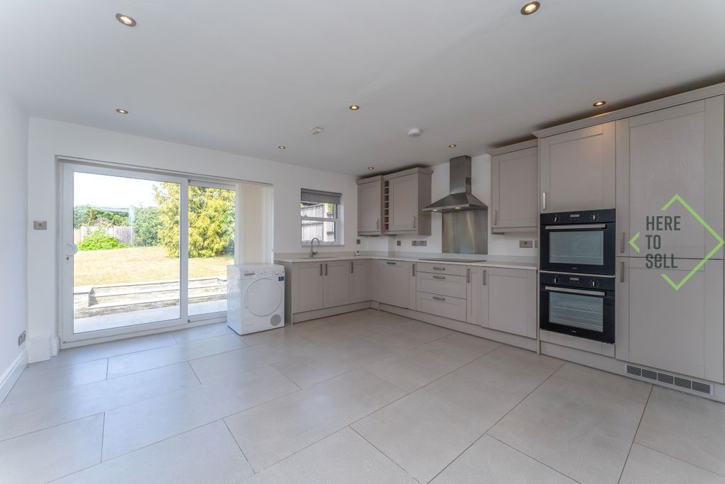 Property photo 2 of 19 Newmans Way, Barnet, En4 0Lr-1 (20)