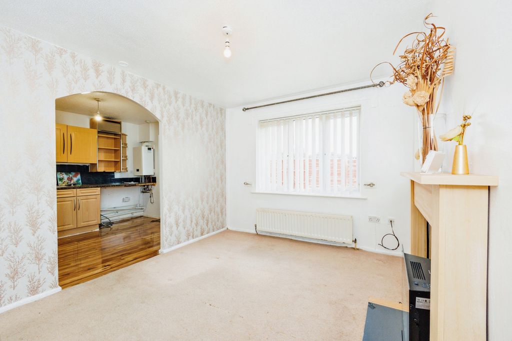 Property photo 3 of 11