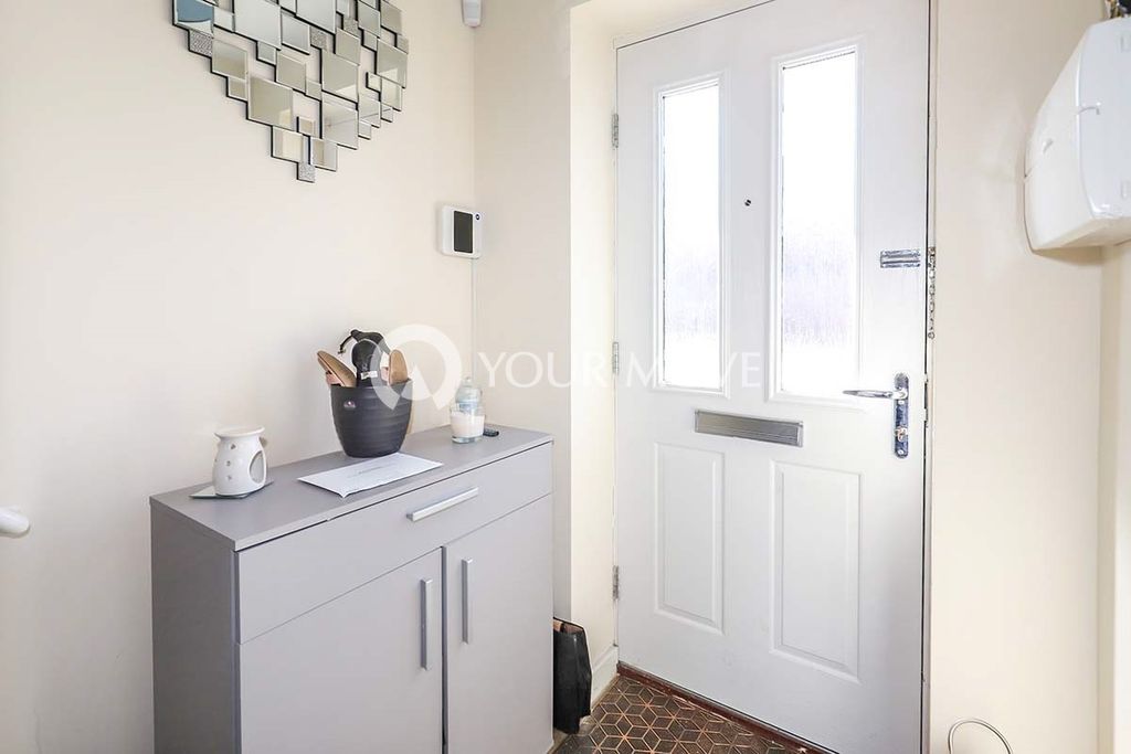 Property photo 2 of 11 Entrance Hall