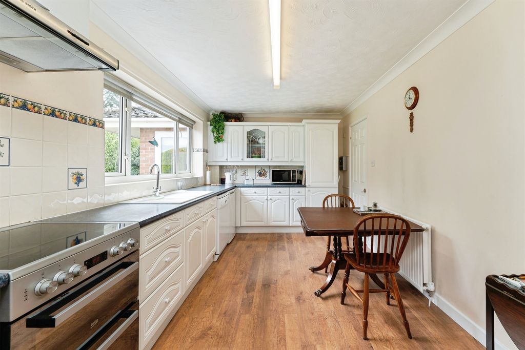 Property photo 3 of 33