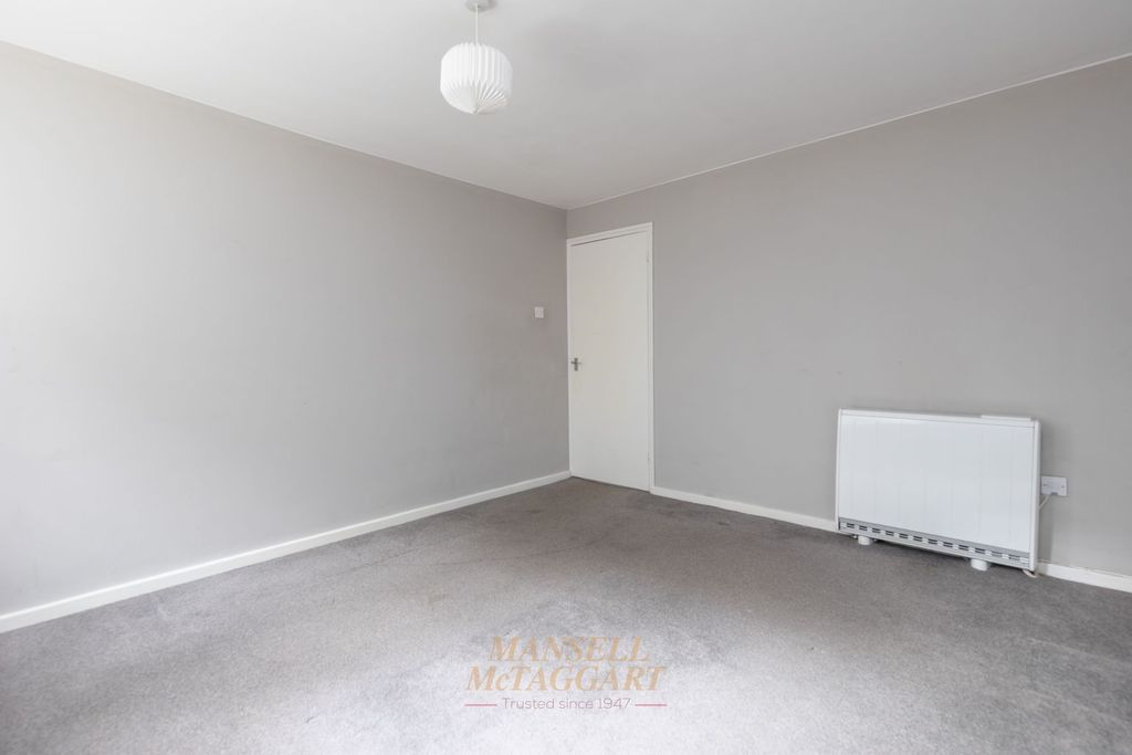 Additional image 6 of 2 bed flat for saleNewlands Crescent, Birch House Newlands Crescent RH19