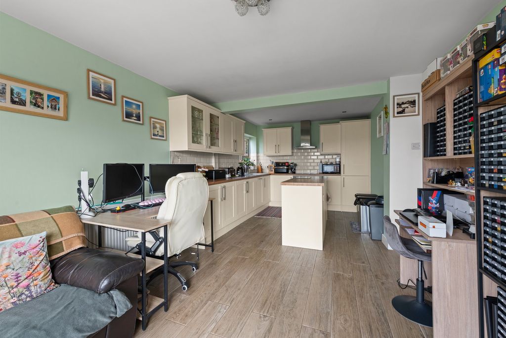 Property photo 3 of 26