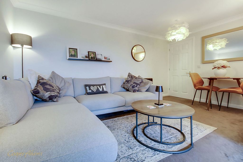 Property photo 3 of 12 Sitting Room