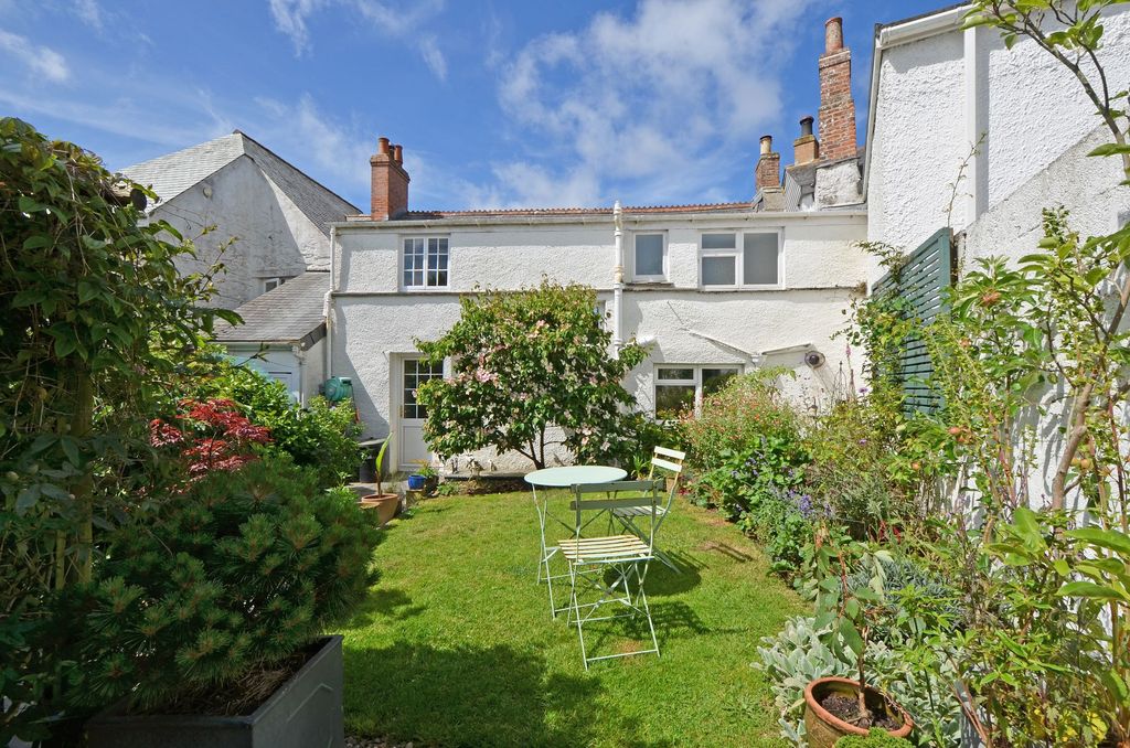 Property photo 3 of 32