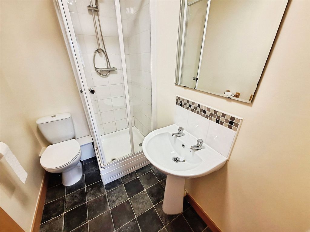 Property photo 3 of 10 En Suite