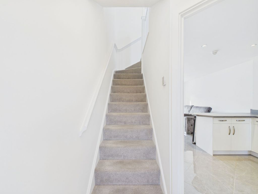 Property photo 2 of 20 Hallway