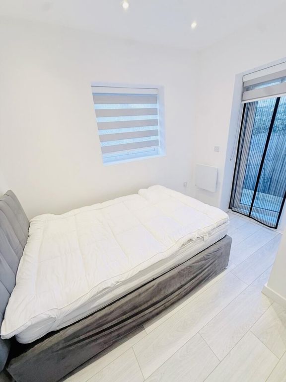 Property photo 1 of 8 Bedroom