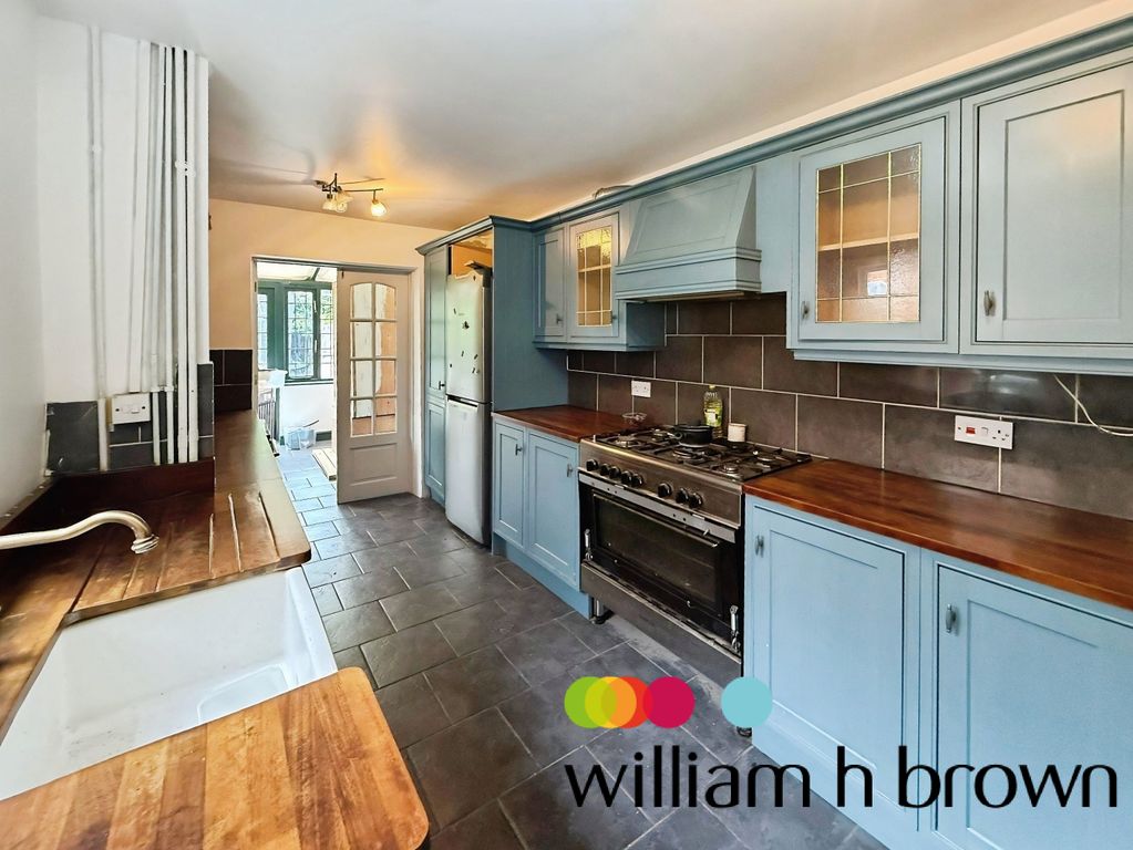 Property photo 2 of 8 Kitchen
