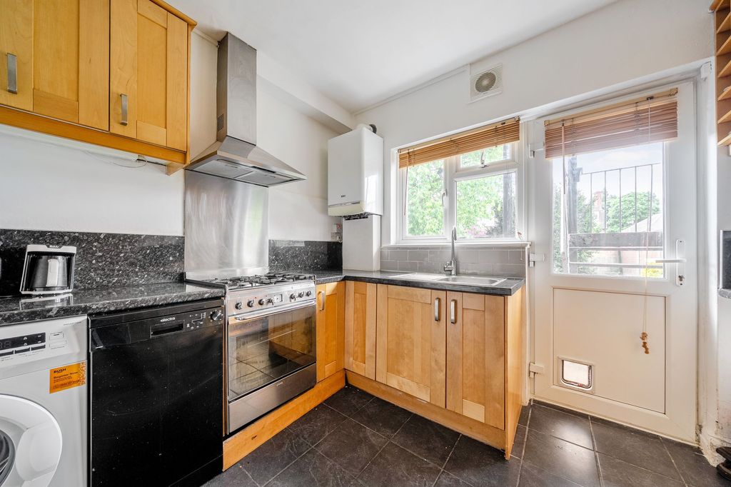 Property photo 3 of 16