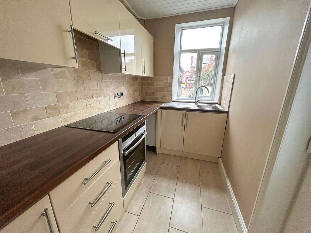 Property photo 3 of 9 Kitchen