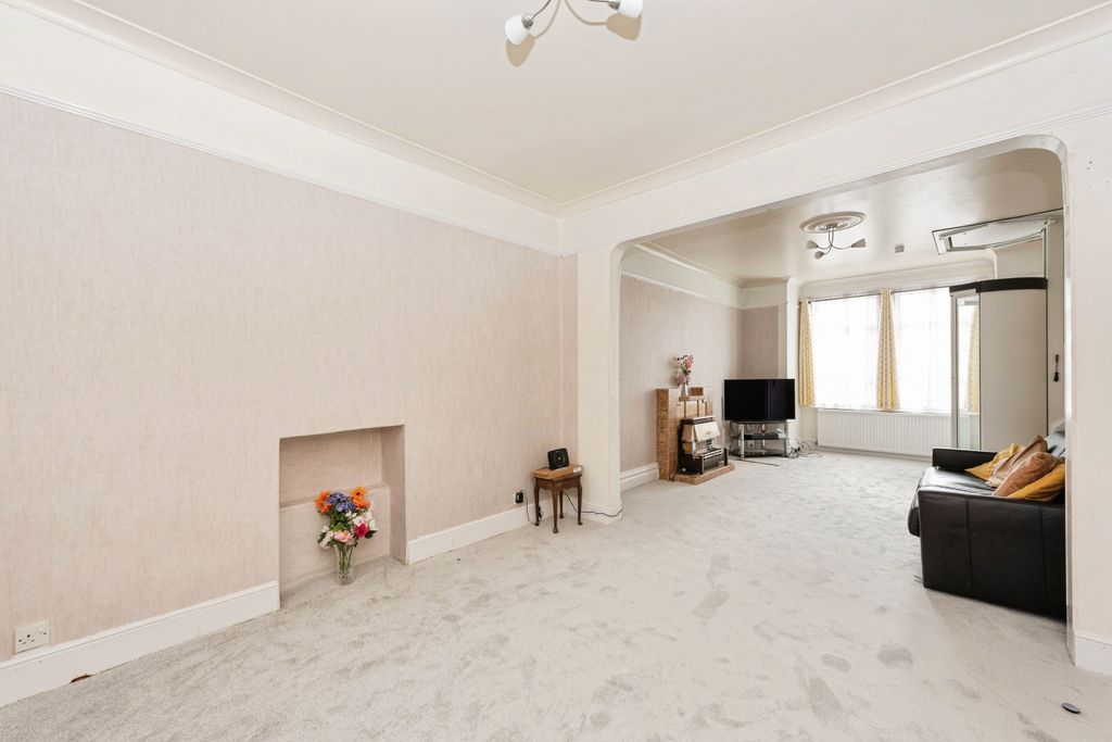 Property photo 2 of 20 Branley19Of34