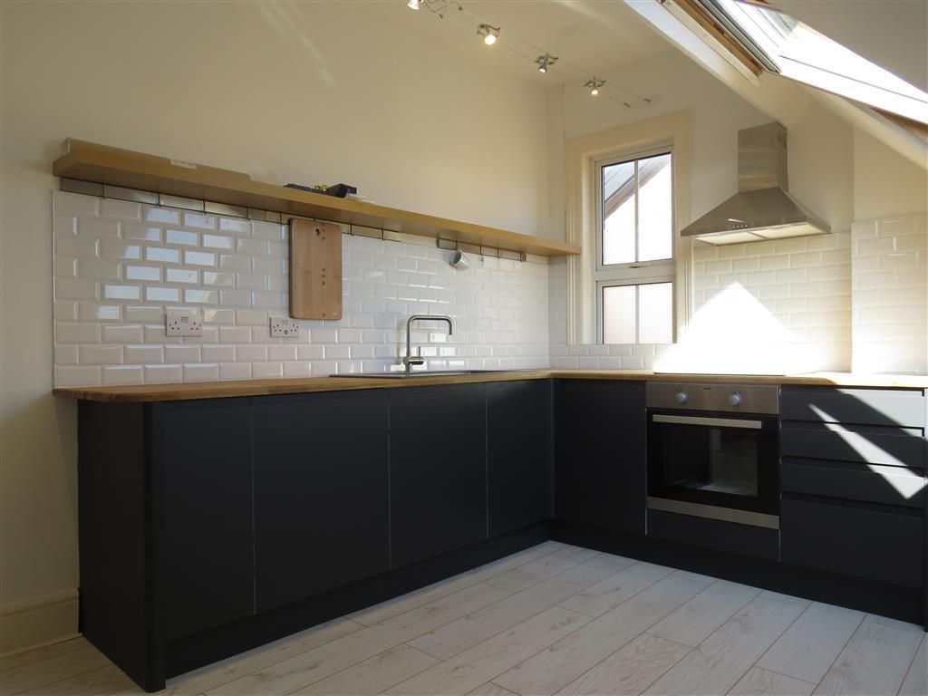 Property photo 3 of 7 Kitchen