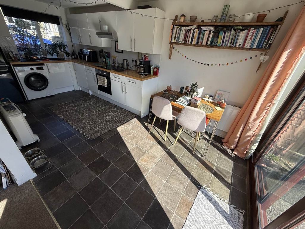 Property photo 3 of 20 Kitchen / Diner