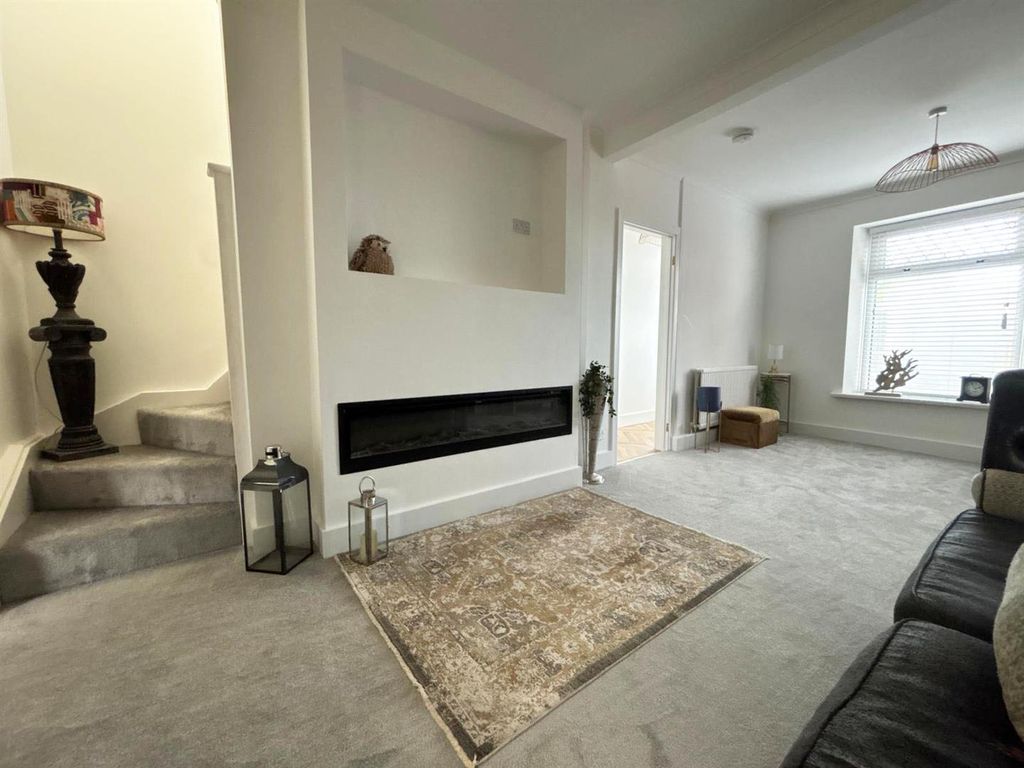 Property photo 3 of 24 5555.Jpg