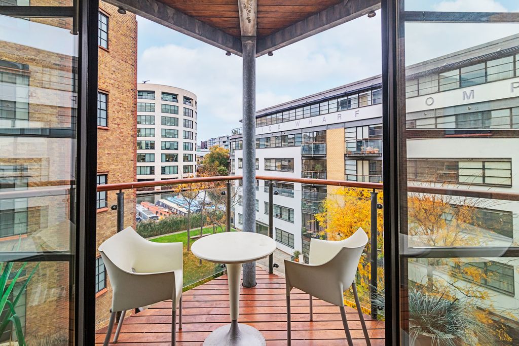 Property photo 2 of 37 Ice_Wharf_13