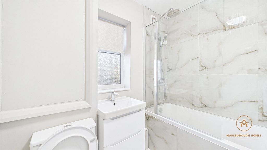 Property photo 3 of 19 London E18