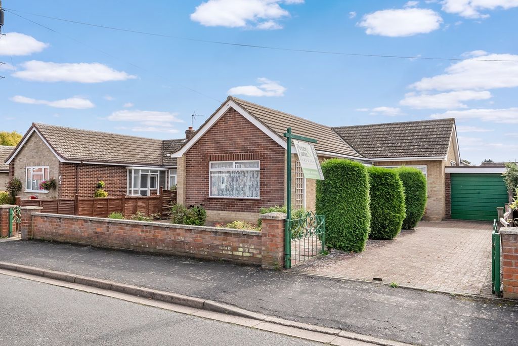 3 bed bungalow for sale Hartford