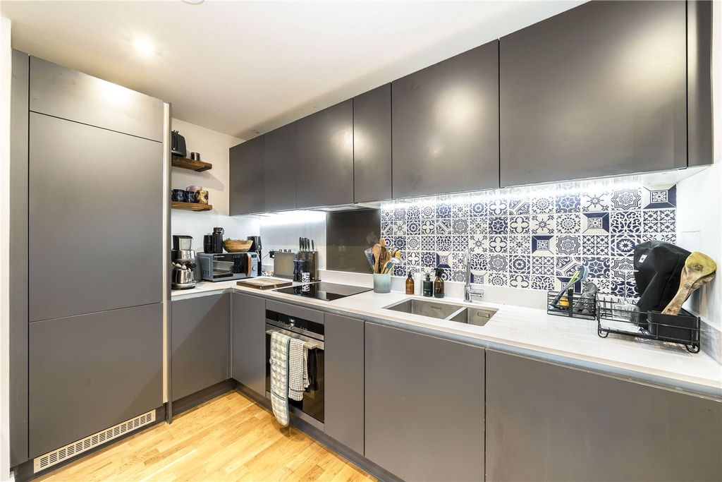 Property photo 3 of 6 Picture No. 14