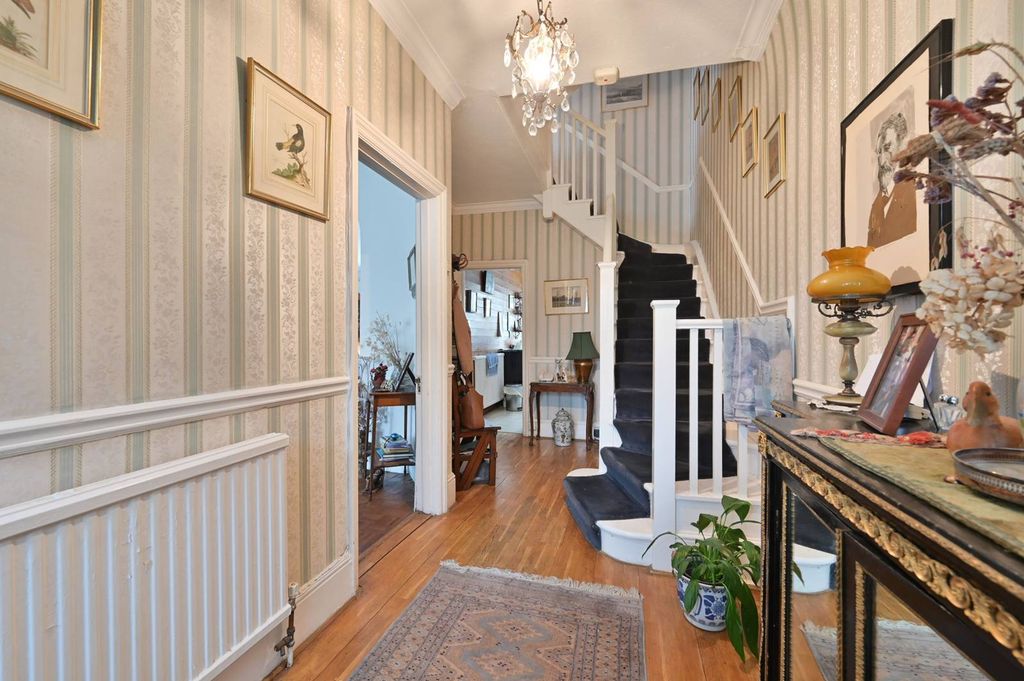 Property photo 1 of 25