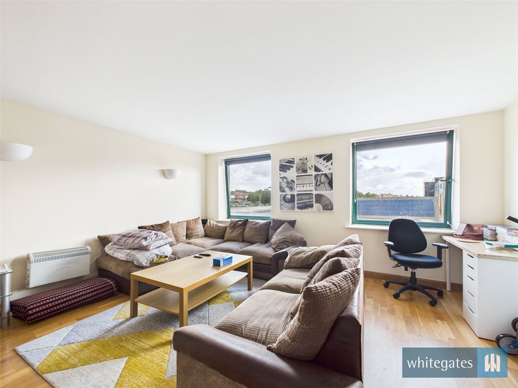Property photo 3 of 7 Picture No. 02