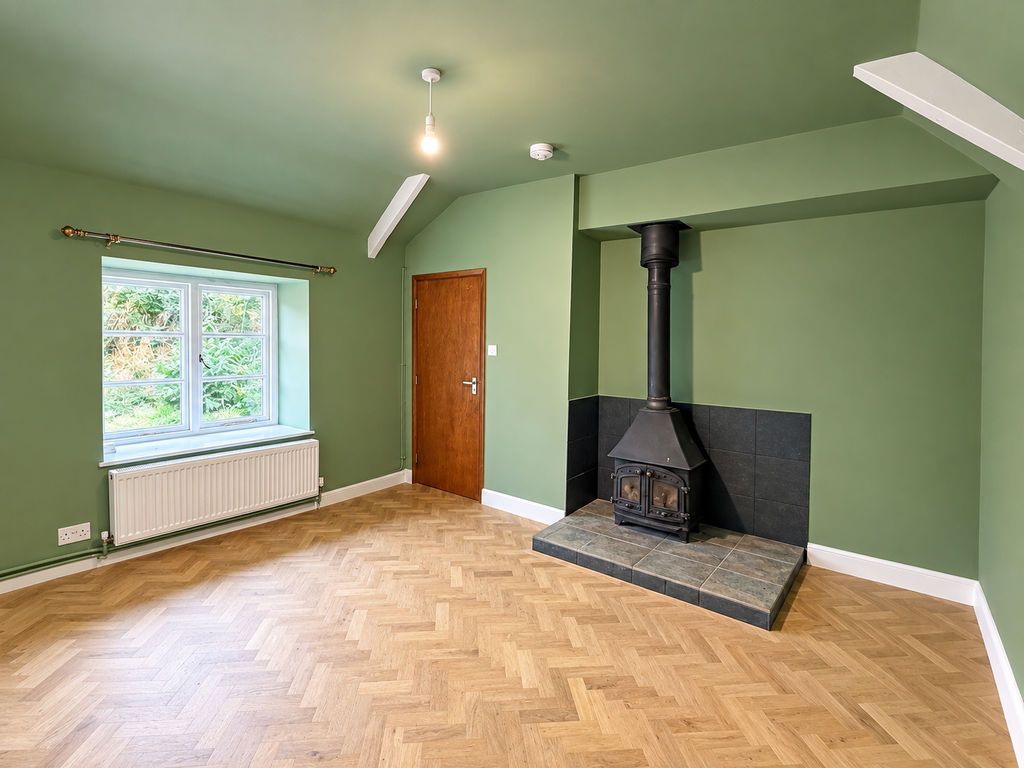 Property photo 3 of 7 Living Room