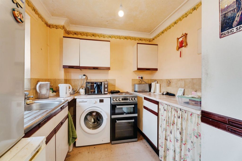 Property photo 2 of 12 Kitchen
