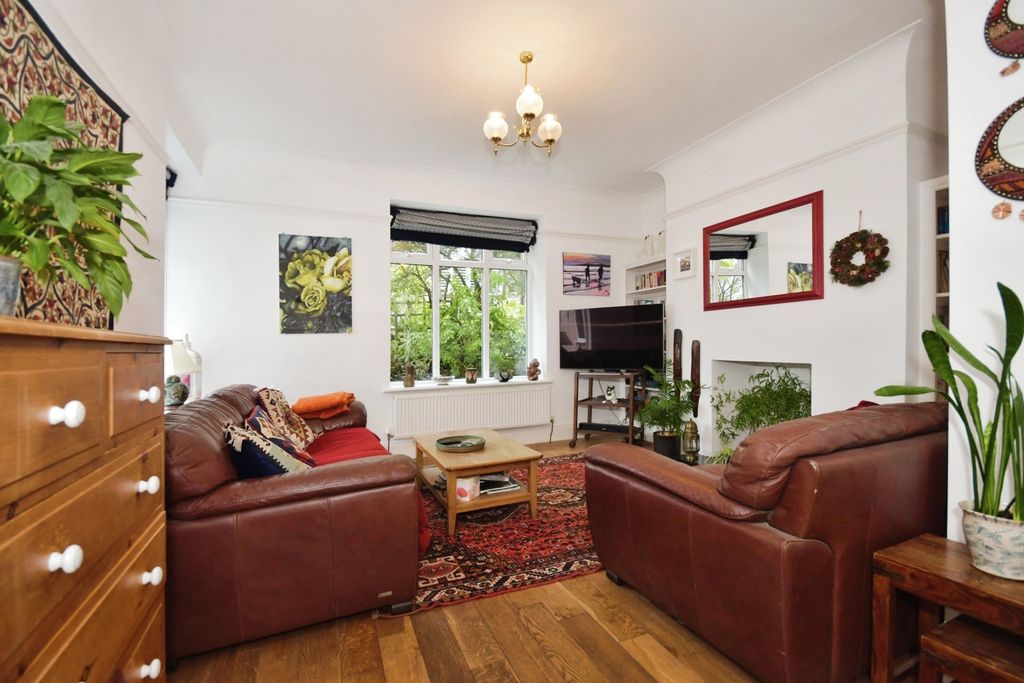 Property photo 3 of 21 Sitting Room