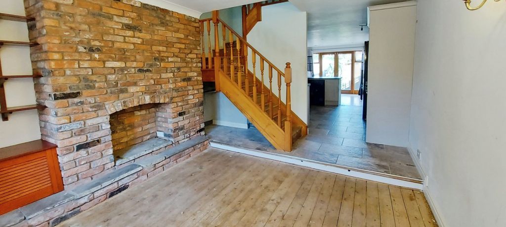 Property photo 3 of 17 Lounge