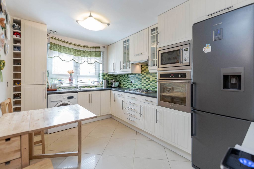 Property photo 3 of 29