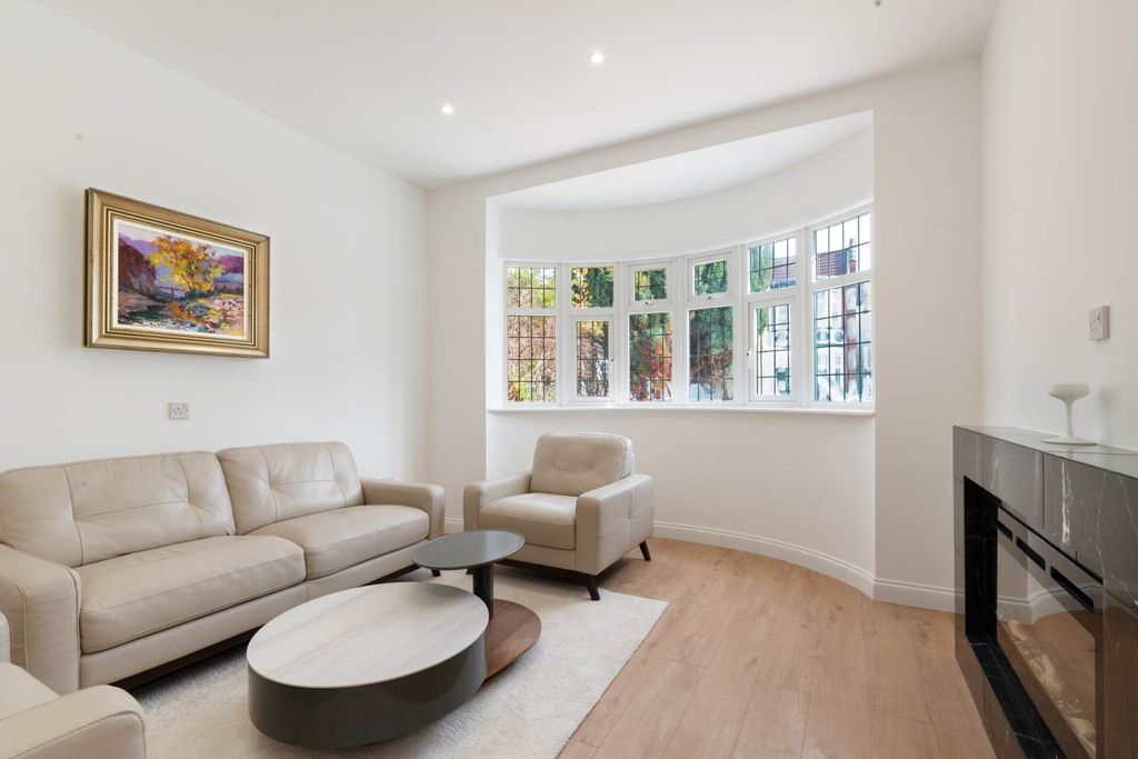 Property photo 2 of 18