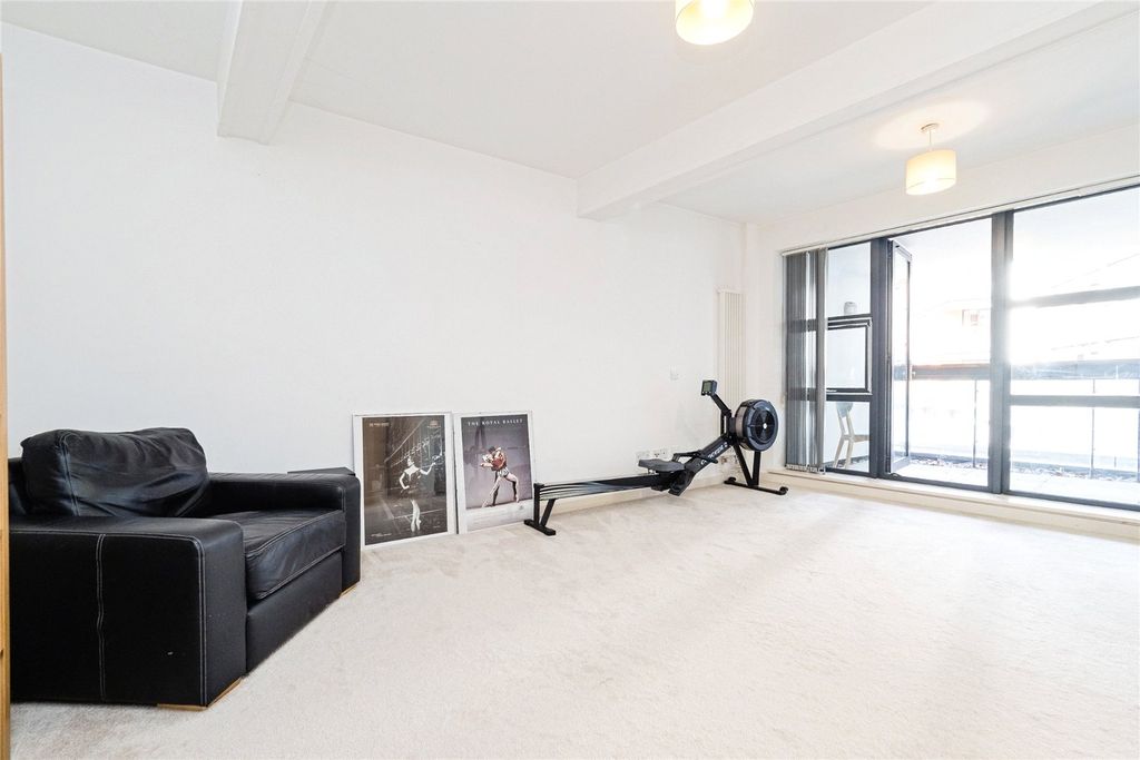 Property photo 2 of 17 Picture No. 28