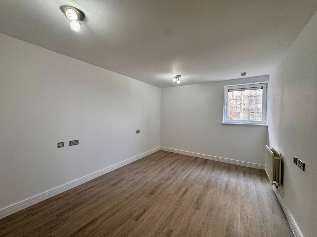 Property photo 3 of 12 5562083