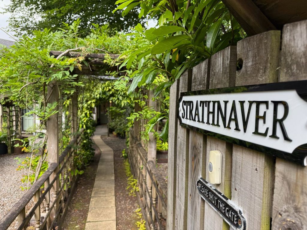 Property photo 2 of 32