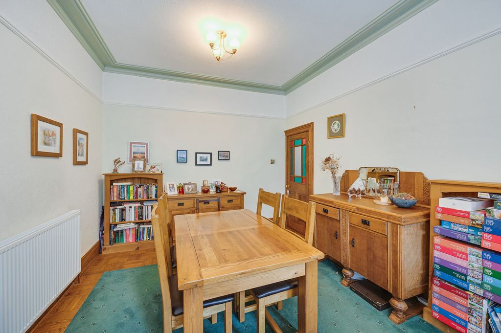 Property photo 3 of 33