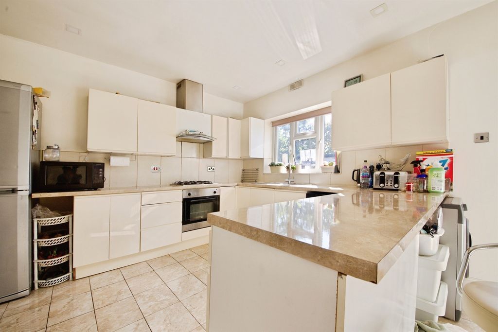 Property photo 3 of 23