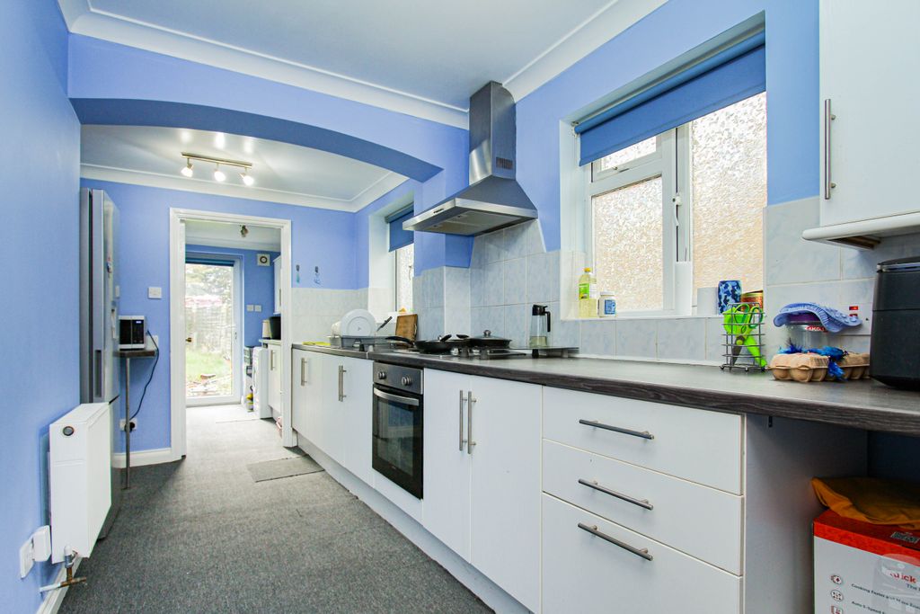 Property photo 2 of 9 Kitchen