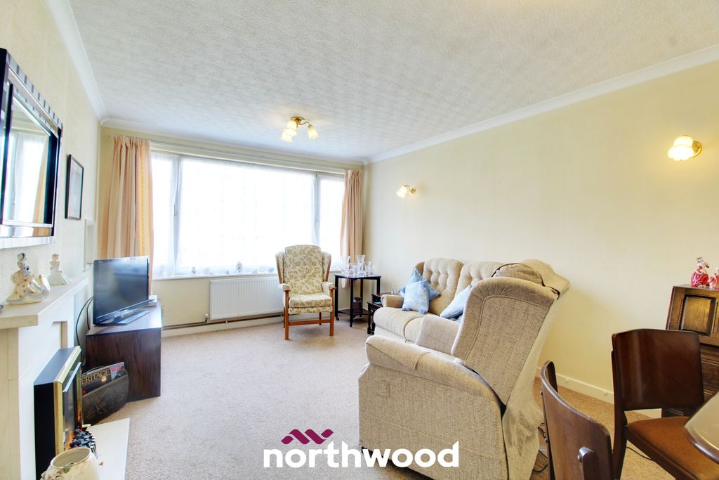 Property photo 2 of 27