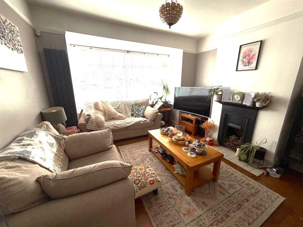 Property photo 3 of 10 Blur.Png