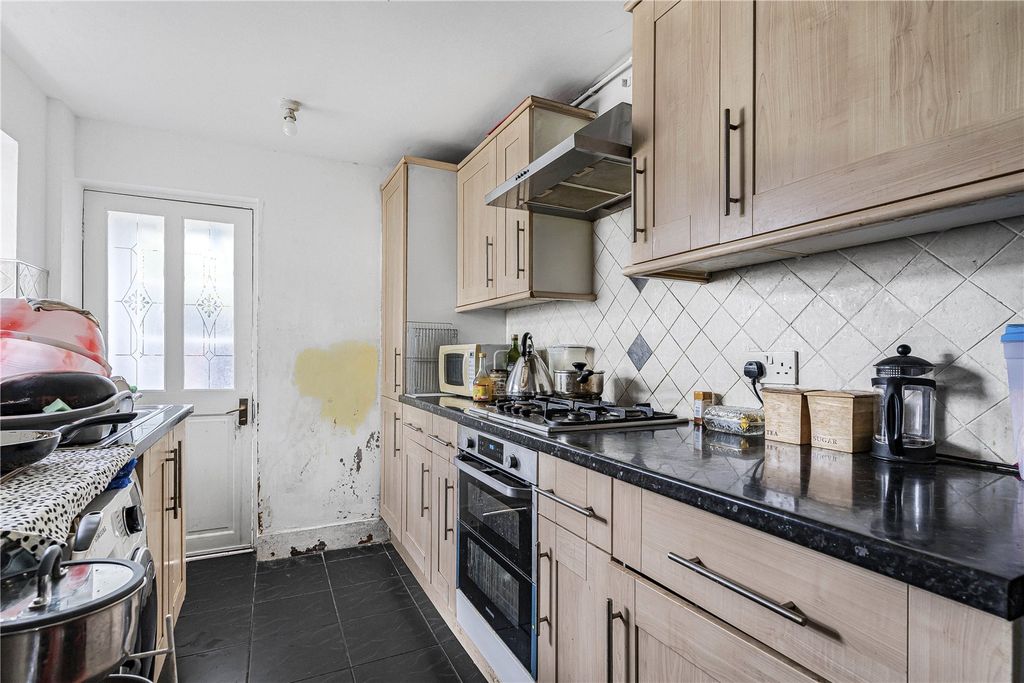 Property photo 3 of 20 Kitchen