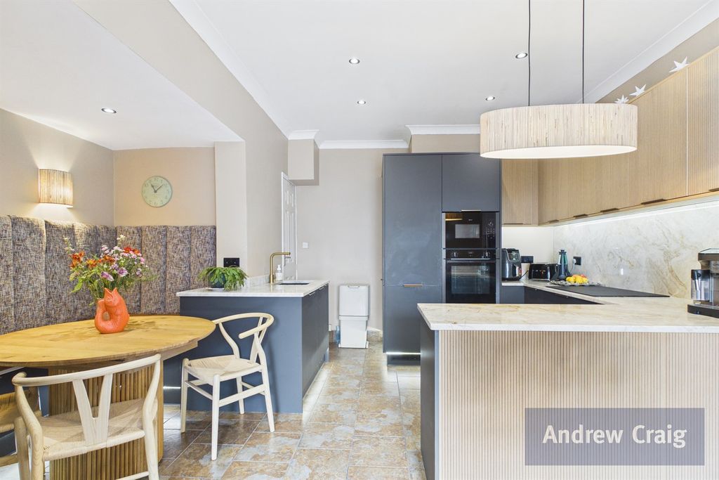 Property photo 3 of 25 Kitchen/Diner