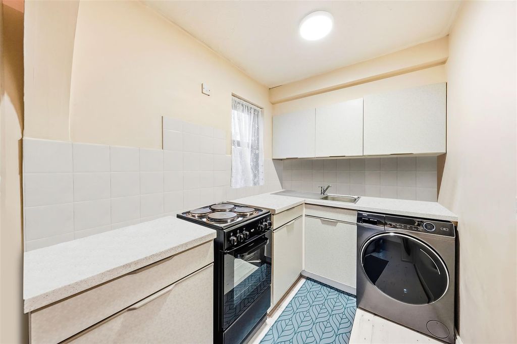 Property photo 3 of 12 Photos-13Dp.Jpg