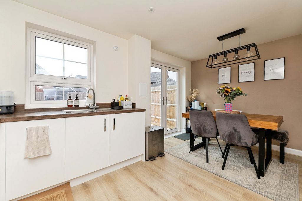 Property photo 3 of 17 Kitchen/Diner