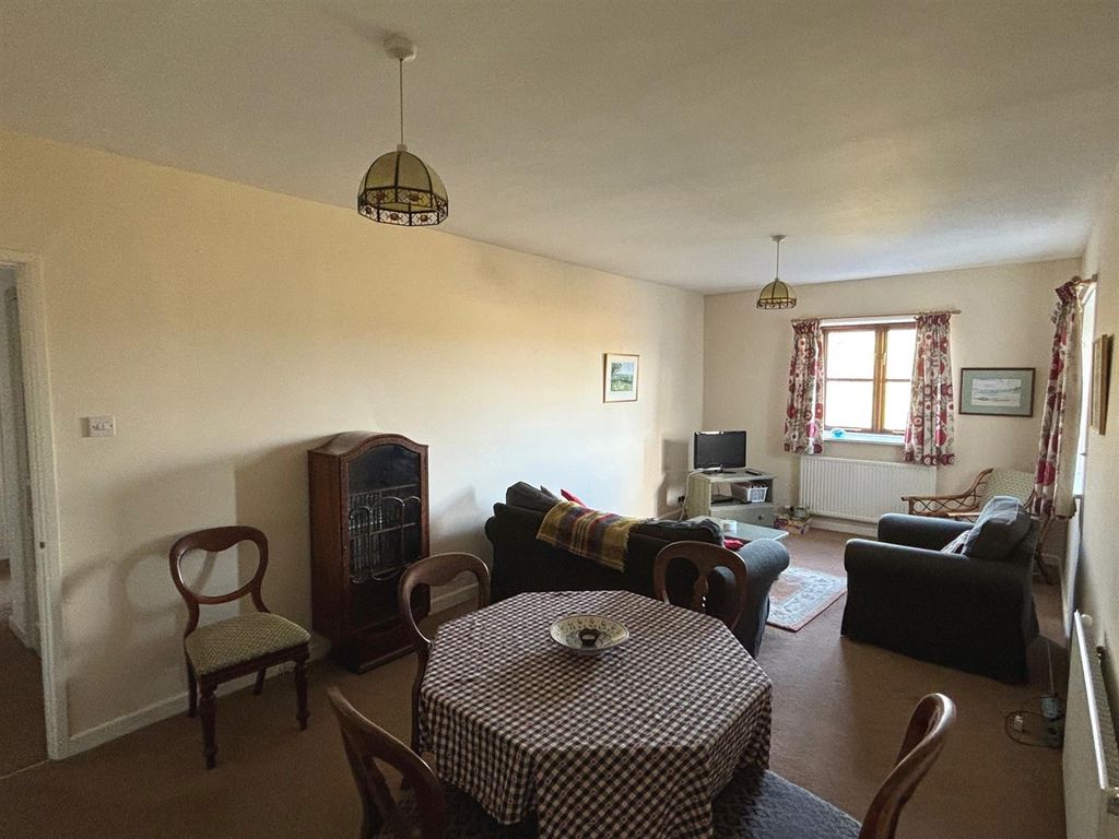 Property photo 2 of 6 Lounge.Jpg