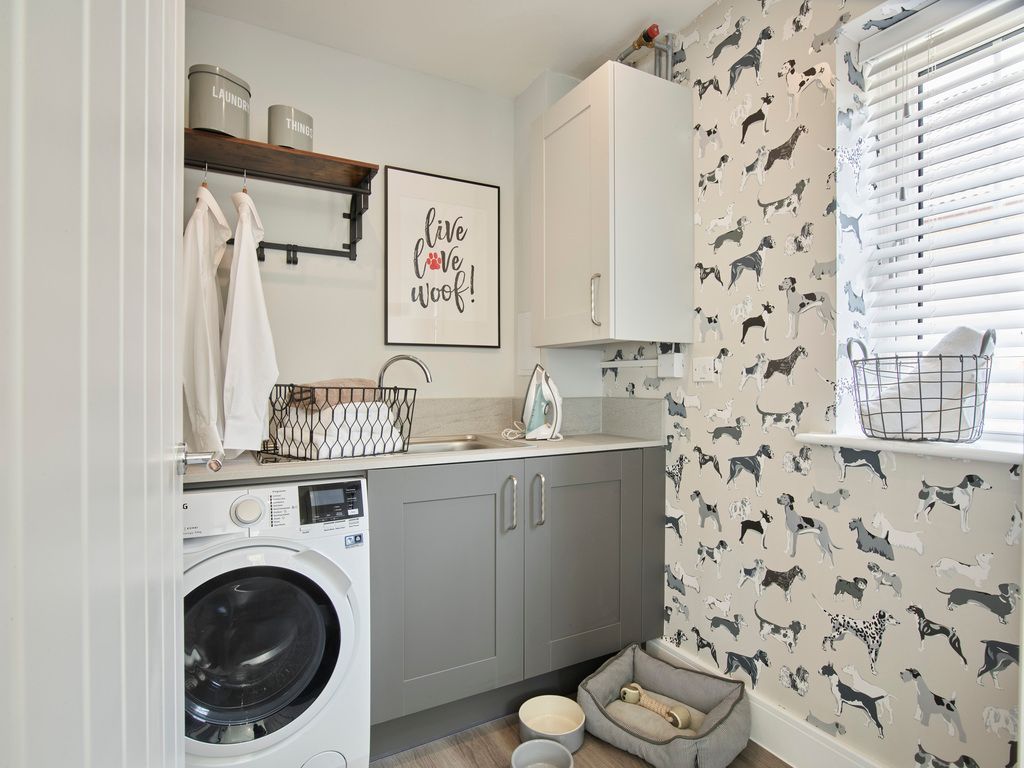 Property photo 3 of 8 2201535-024