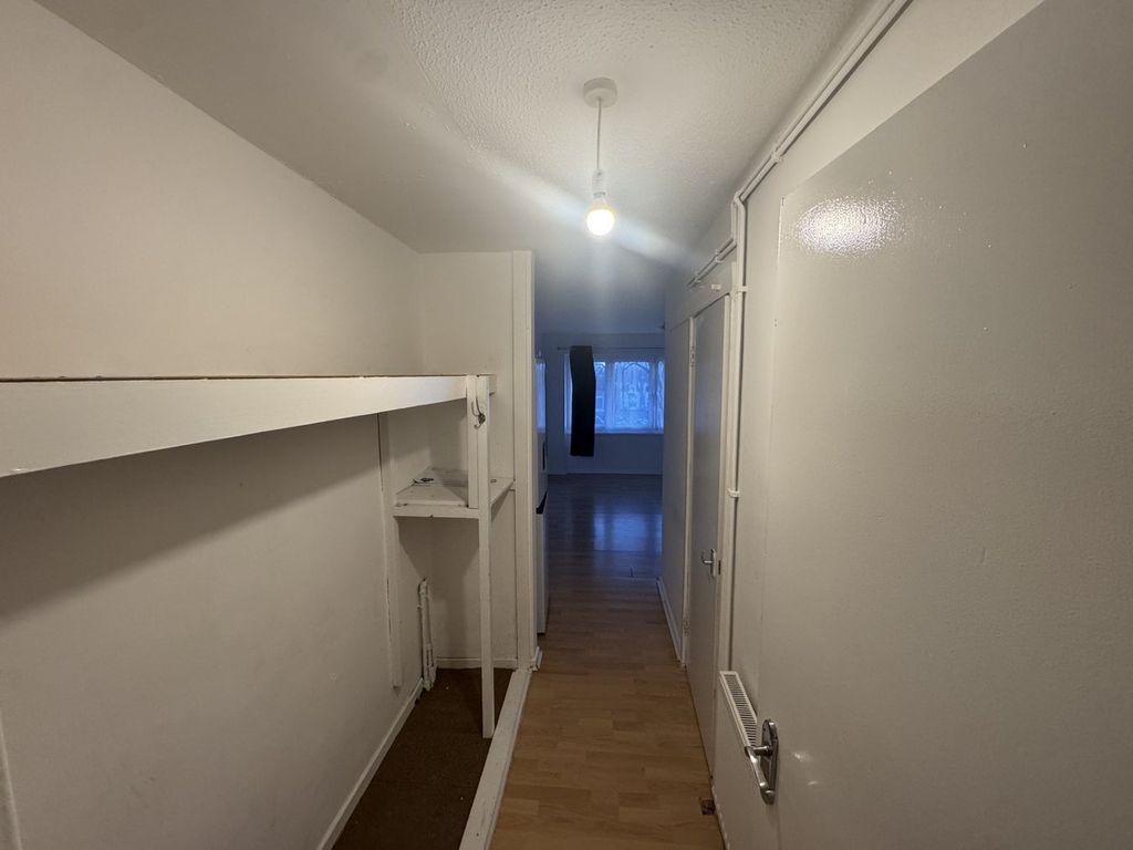 Property photo 2 of 6 Entrance