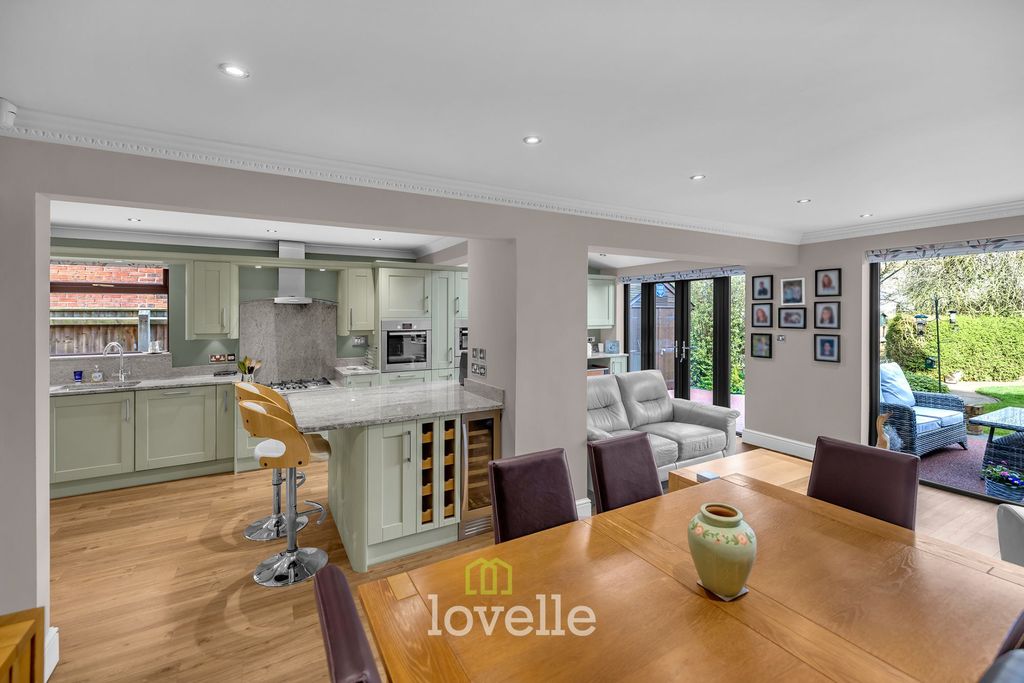 Property photo 2 of 59