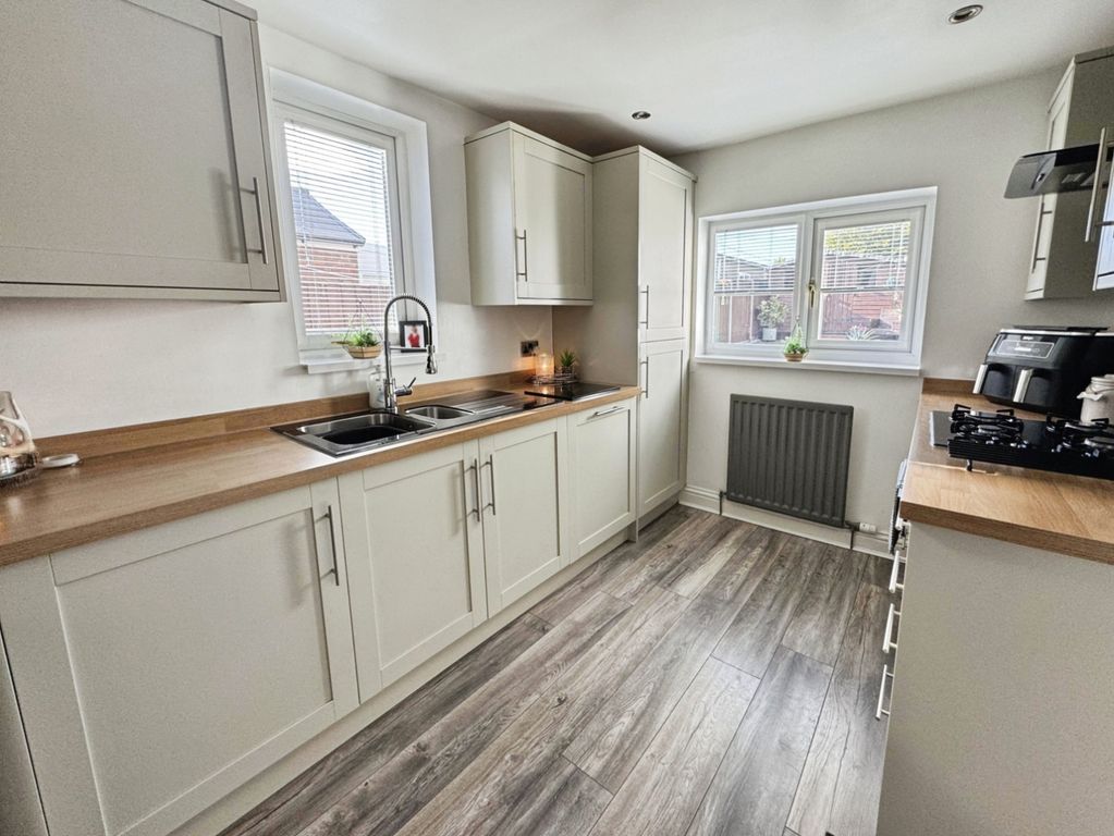 Property photo 2 of 26 Pbox-Kitchen-339709.Jpg