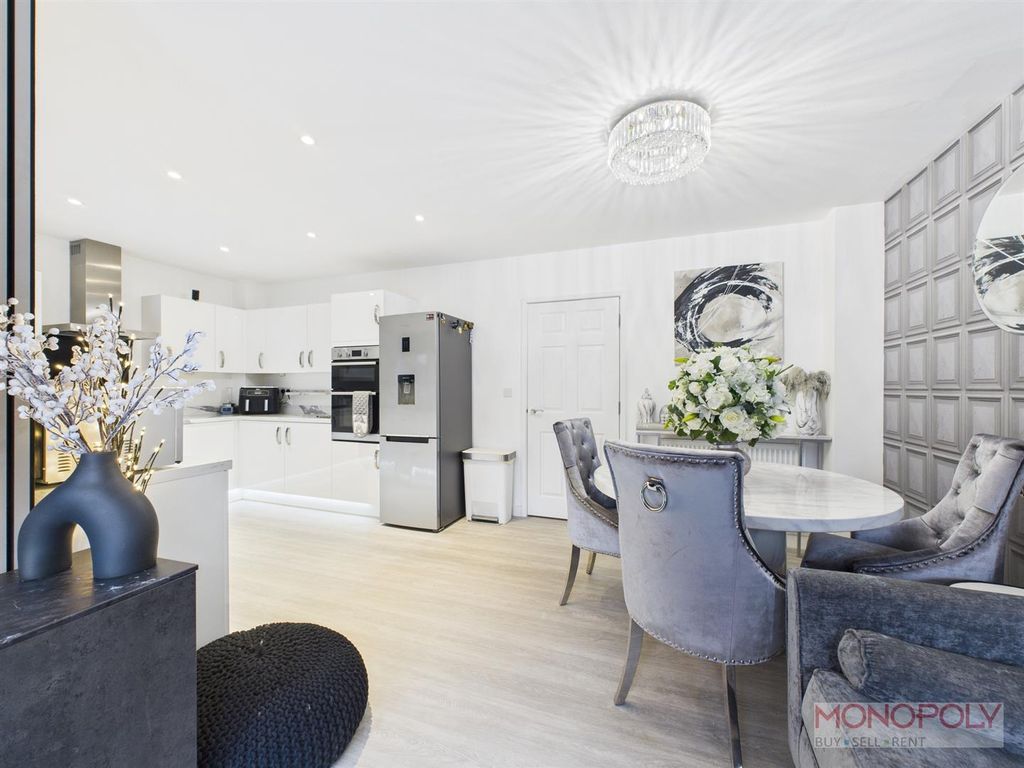 Property photo 2 of 29 Cam04439G0-Pr0208-Still009.Jpg