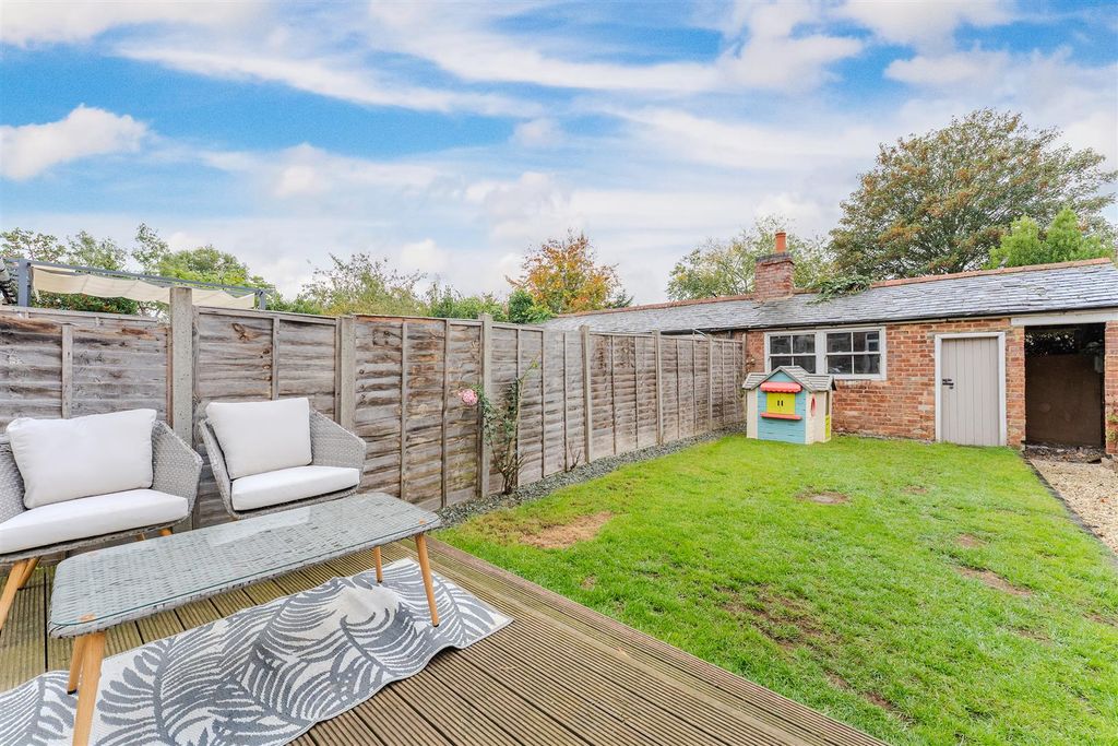 Property photo 2 of 27 Garden